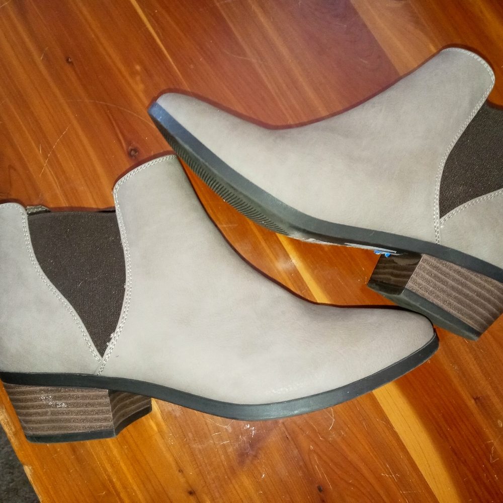 Ladies ankle booties